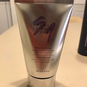 Monat Blow Out Cream
